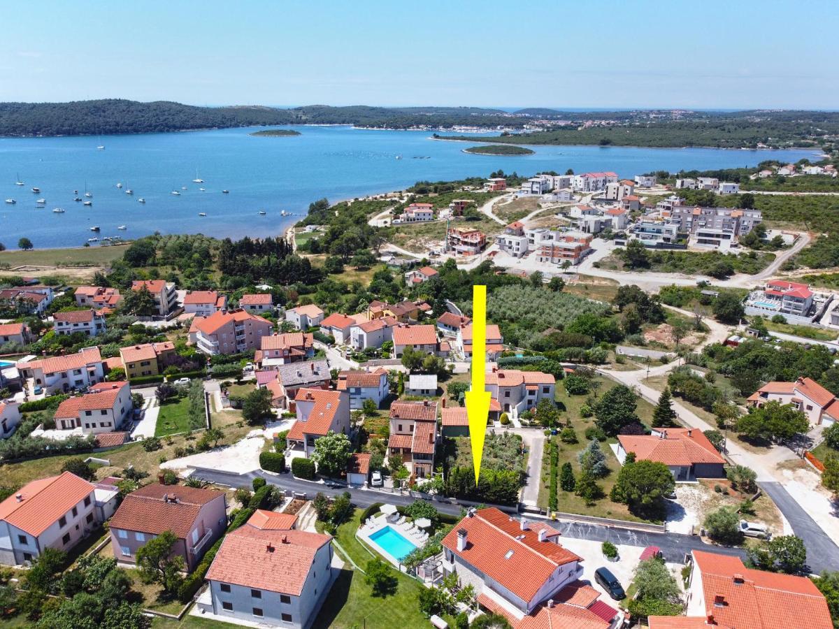 מדולין Apartments Biskupije 810 מראה חיצוני תמונה